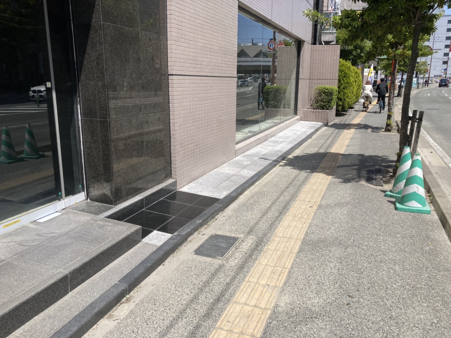 某ビル外部土間補修工事　完成